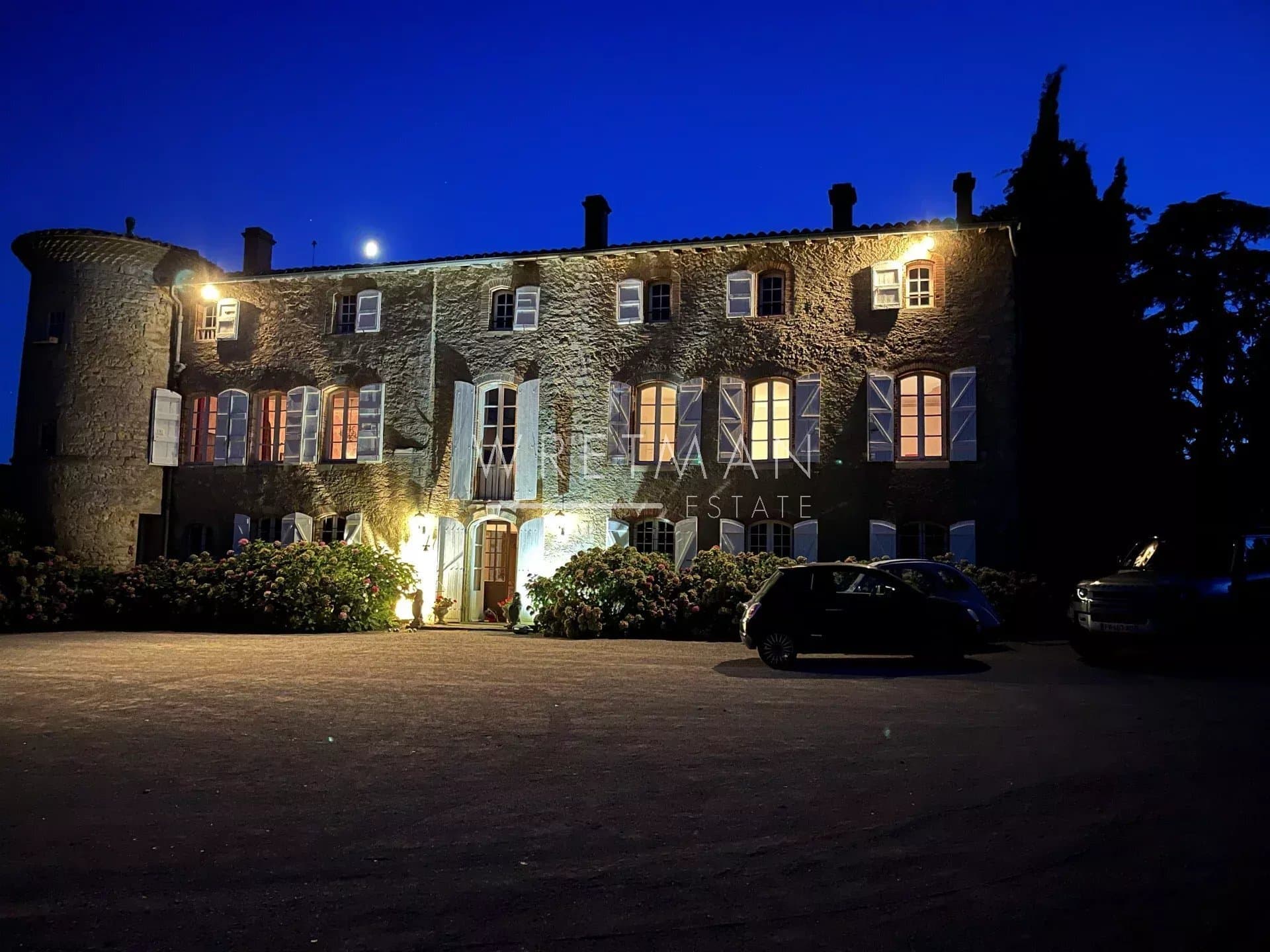 Historic 15th Century Château With Guest Houses And Stables 2