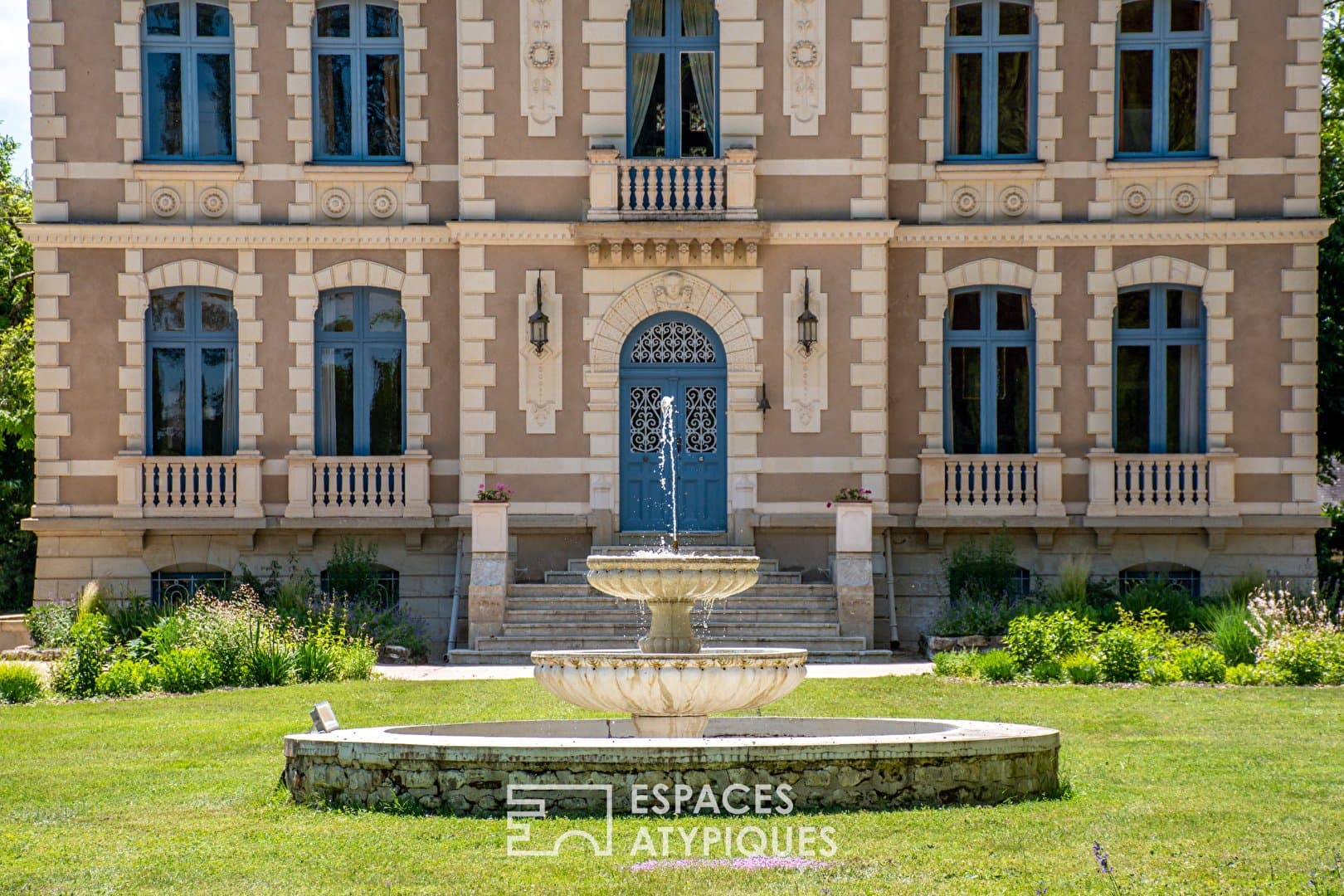 Exceptional Late 19th Century Château With Extensive Grounds