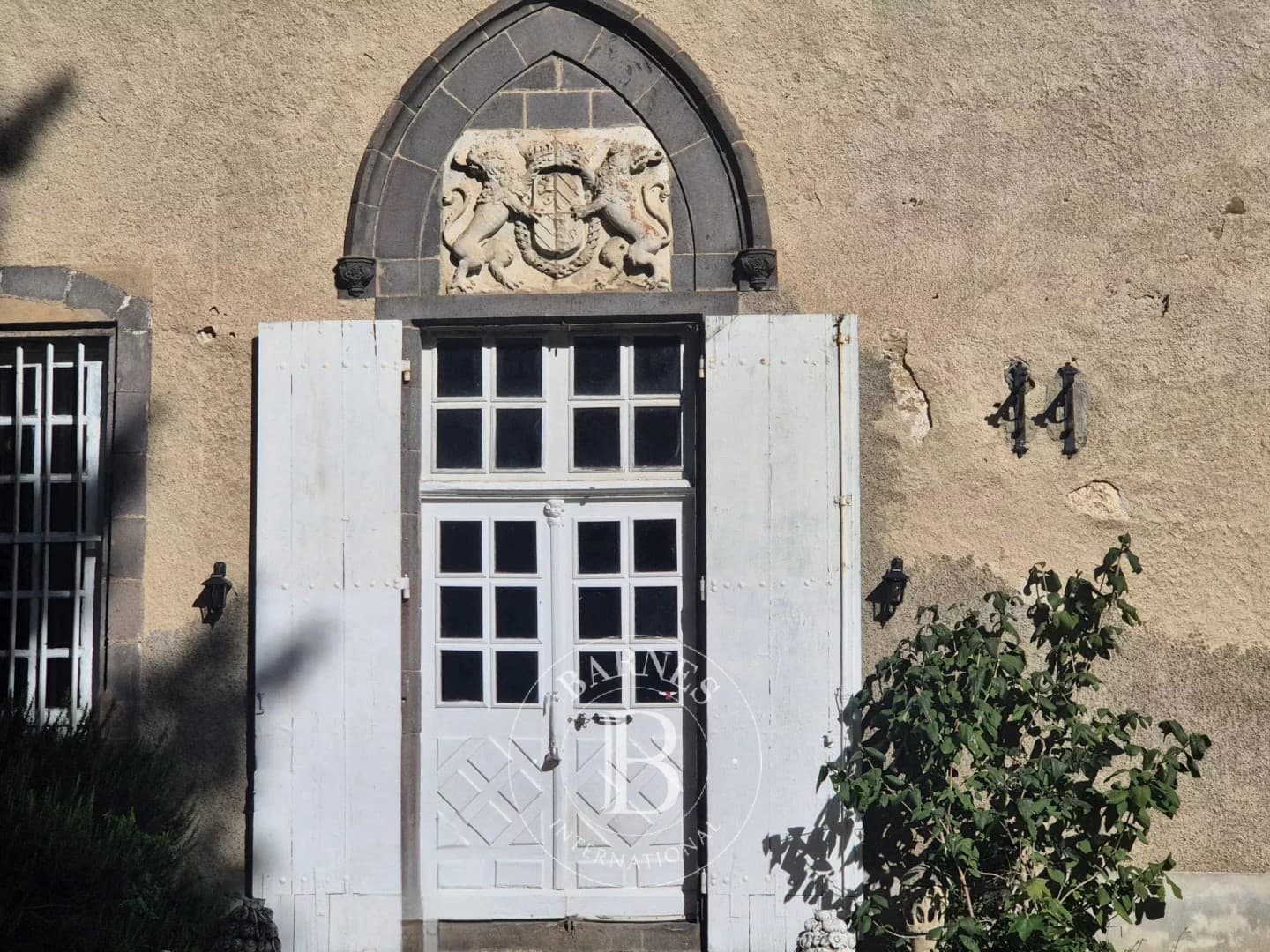 Château with 710 Sqm Living Space and 6 Bedrooms in Auvergne 5