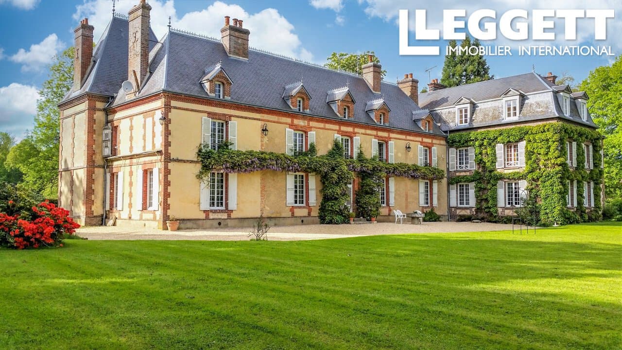 Magnificent 17th Century Château With Gîtes And 6 Hectares Of Land 2