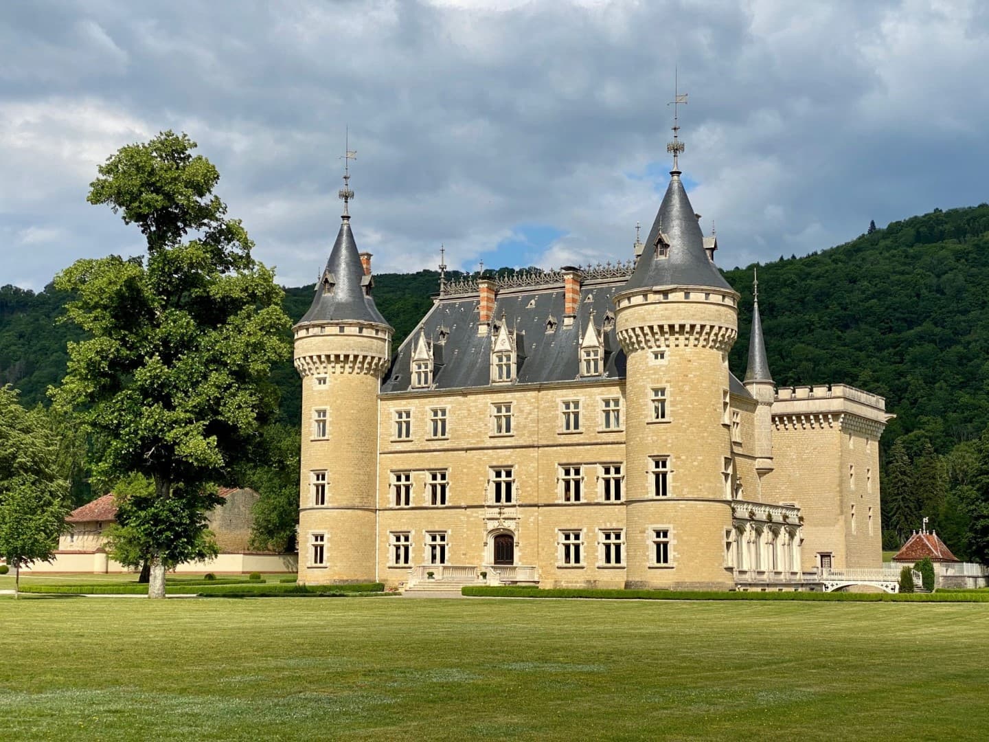 Historic Castle with 24 Bedrooms and 3000 Sqm of Space — in Burgundy, France