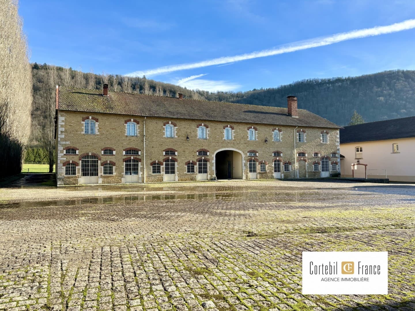 Historic Castle with 24 Bedrooms and 3000 Sqm of Space 3