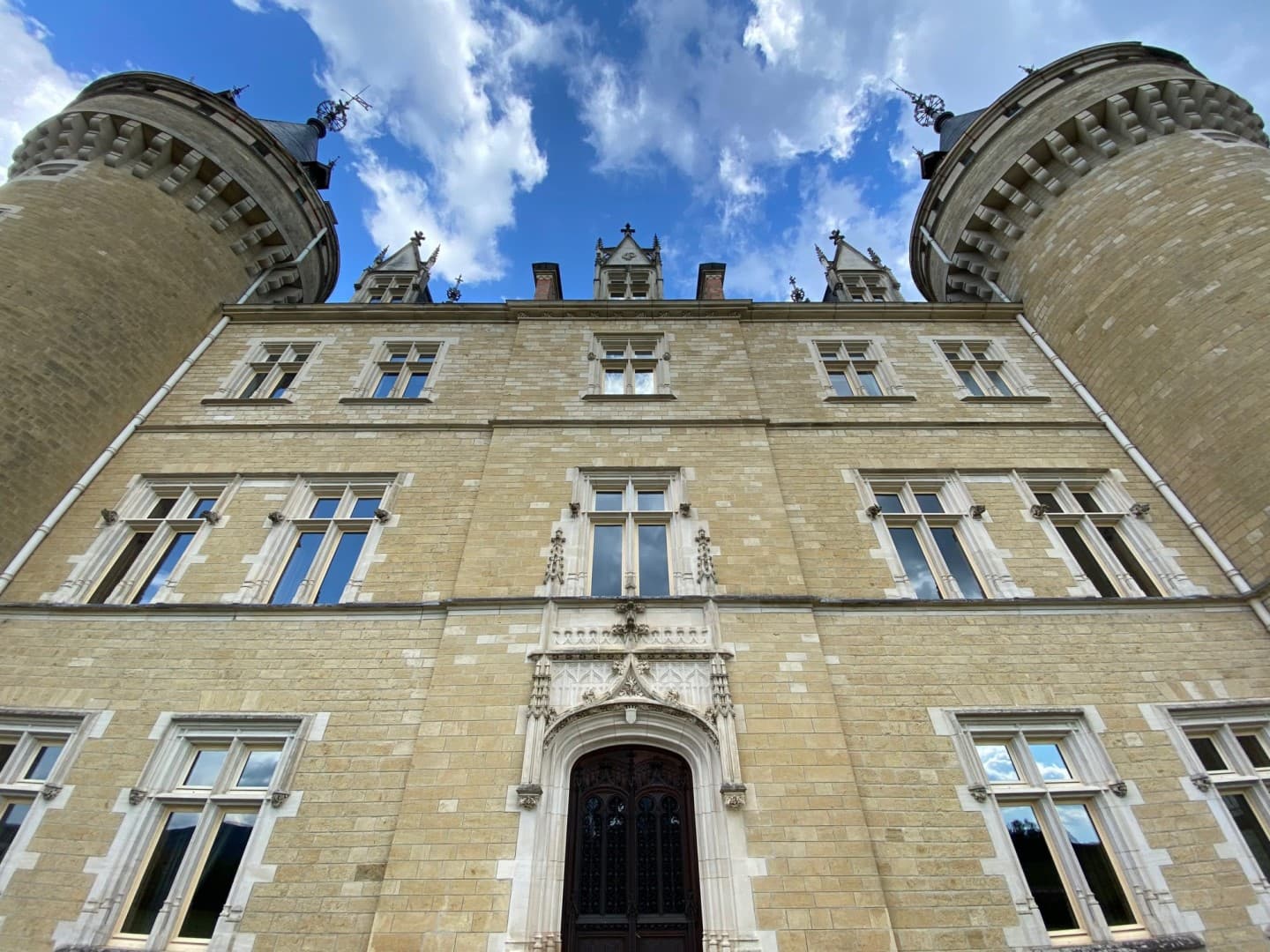 Historic Castle with 24 Bedrooms and 3000 Sqm of Space 5