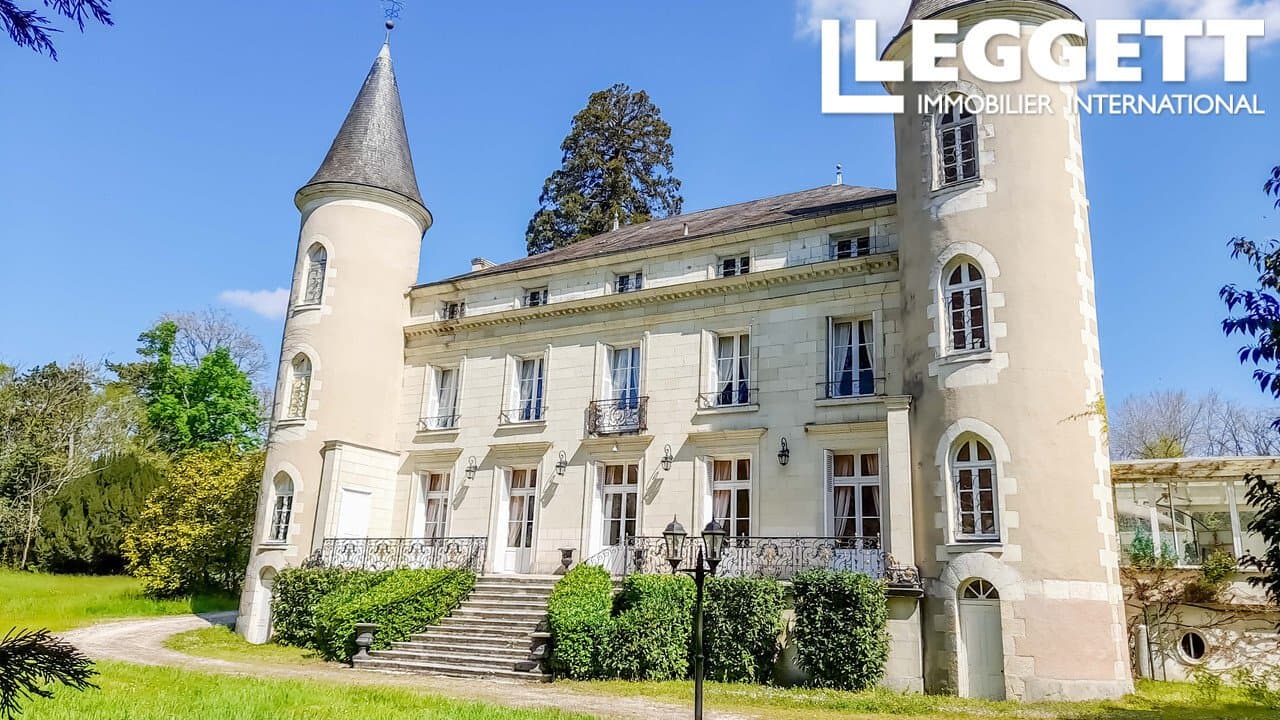 Elegant 18th Century Château With 11 Bedrooms, Lake And Heated Pool — Château for sale in Indre-et-Loire, France