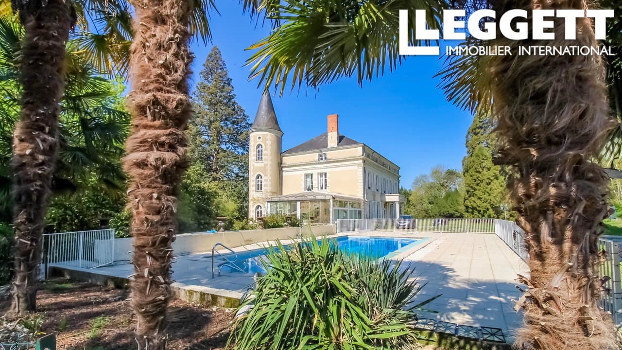 Elegant 18th Century Château With 11 Bedrooms, Lake And Heated Pool 2
