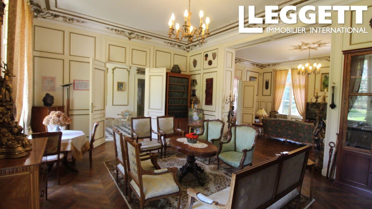 Elegant 18th Century Château With 11 Bedrooms, Lake And Heated Pool 4