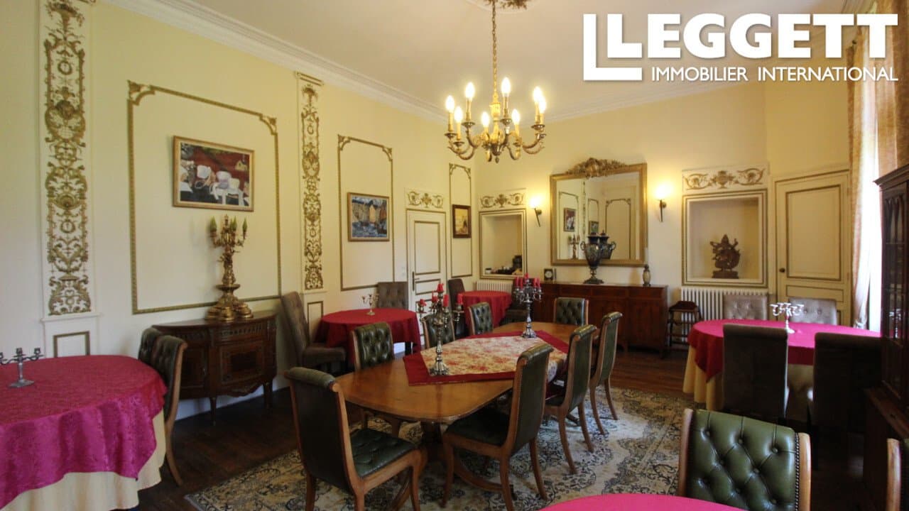 Elegant 18th Century Château With 11 Bedrooms, Lake And Heated Pool 5