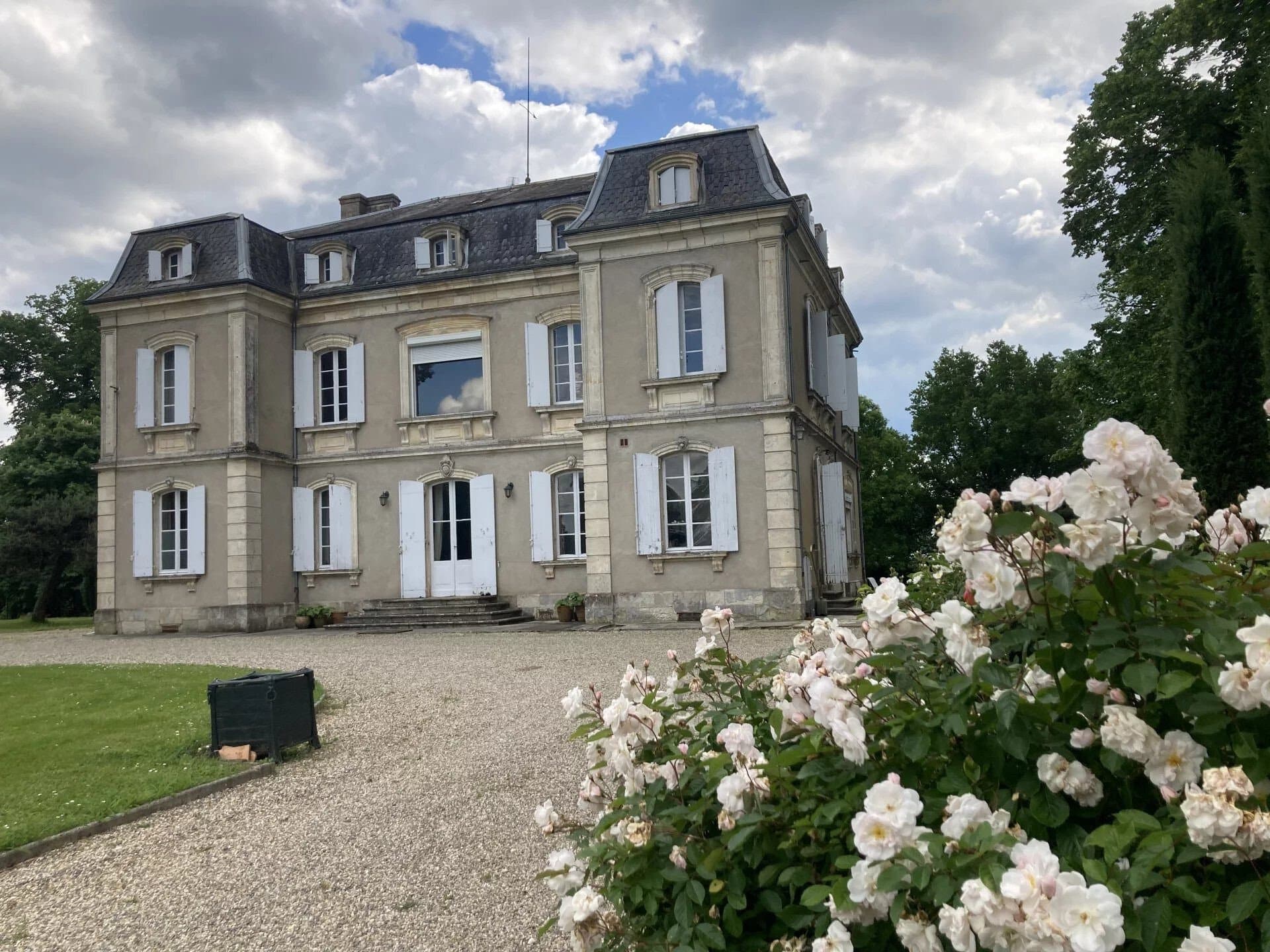 Château with Equestrian Facilities and Scenic Views in Lot-et-Garonne 2