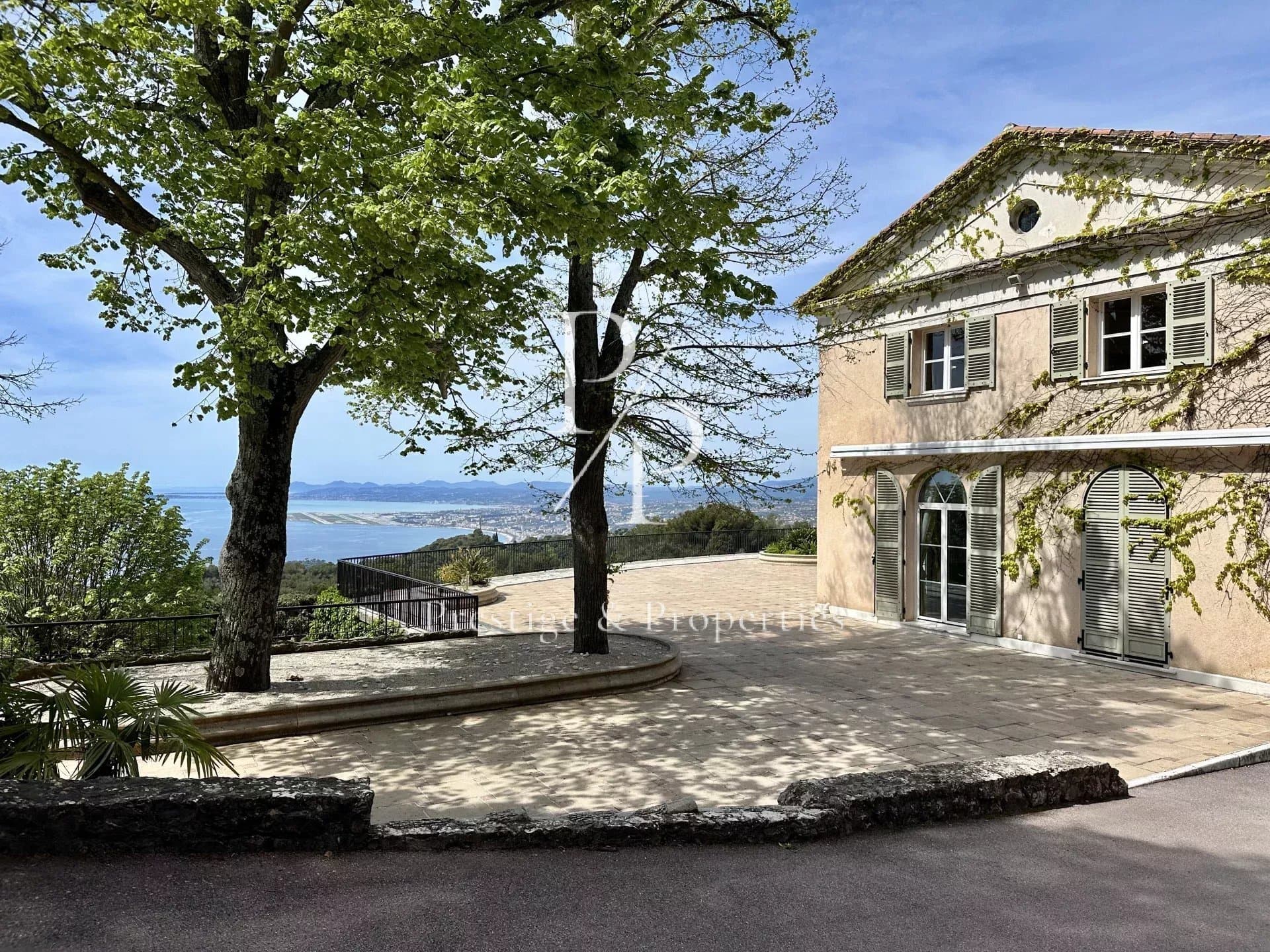 Exceptional Estate With Panoramic Views And Helipad Near Nice 3