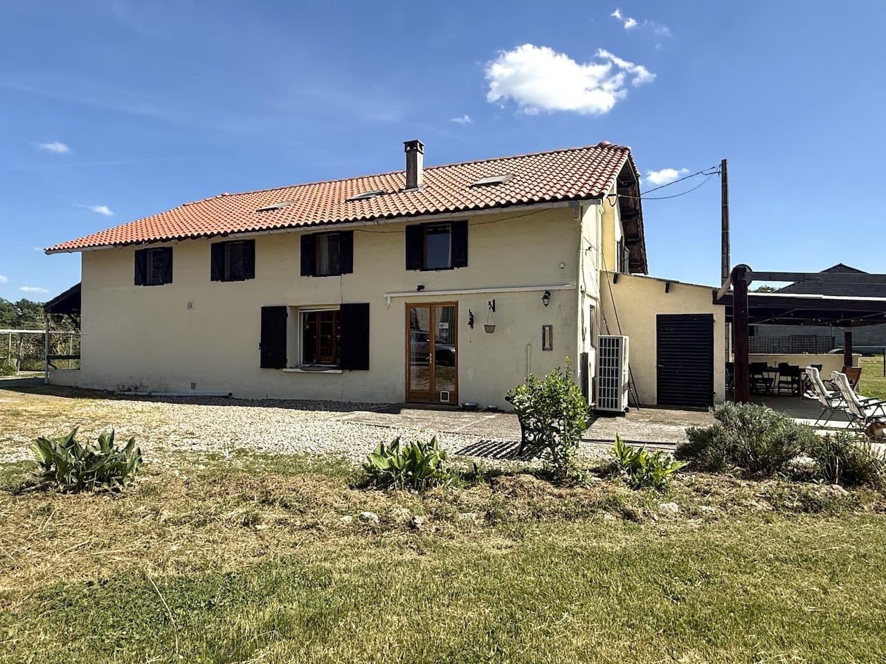 Spacious 5 Bedroom House With Barns And Swimming Pool On 6.6 Hectares