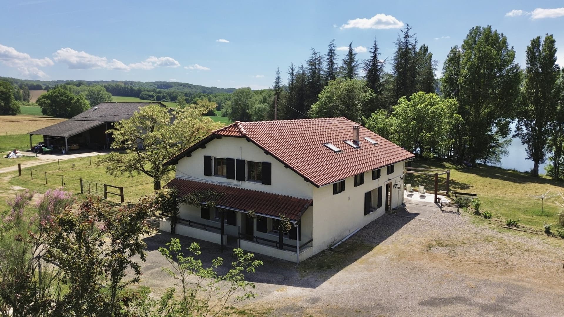 Spacious 5 Bedroom House With Barns And Swimming Pool On 6.6 Hectares 4