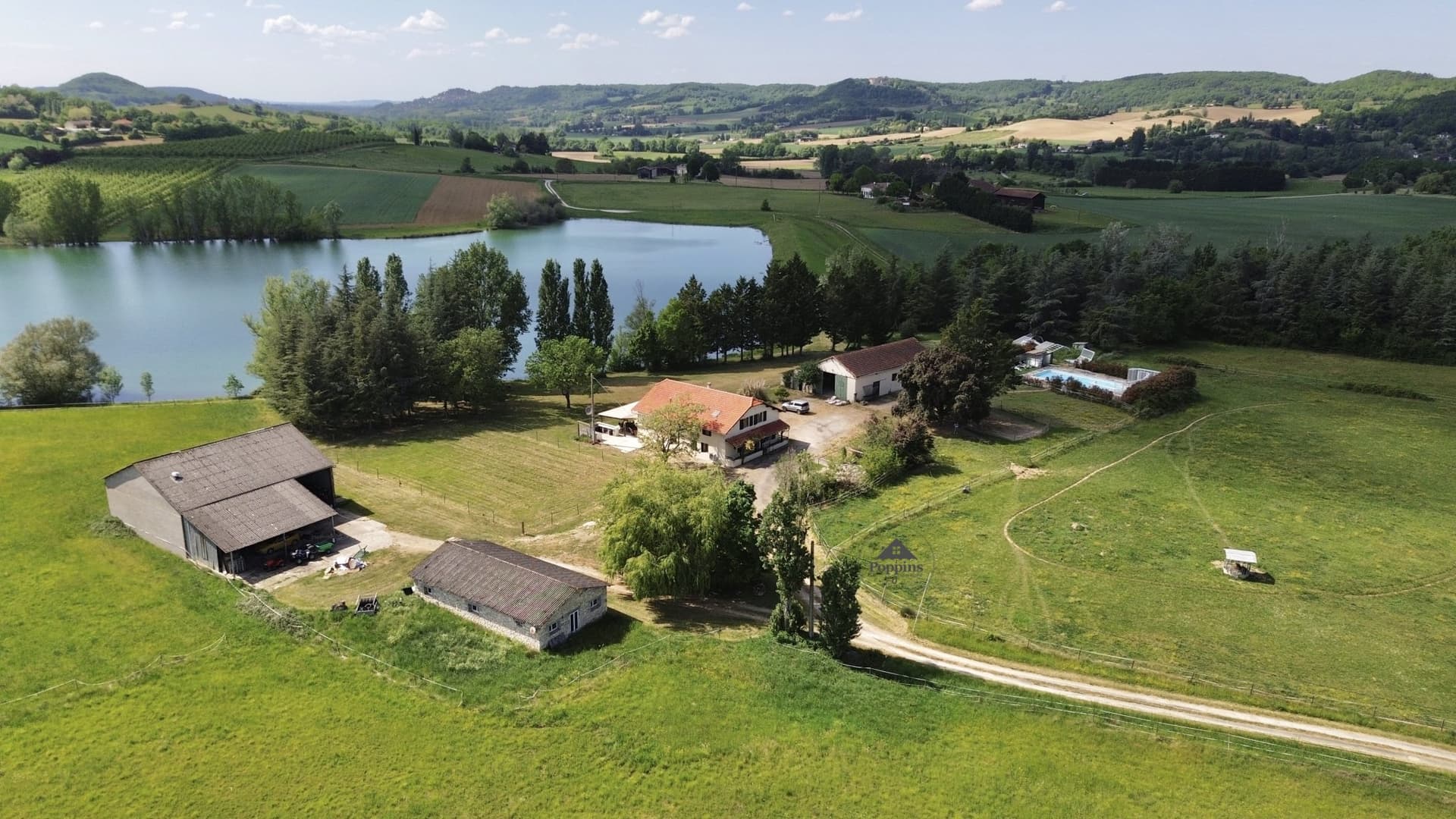 Spacious 5 Bedroom House With Barns And Swimming Pool On 6.6 Hectares 5