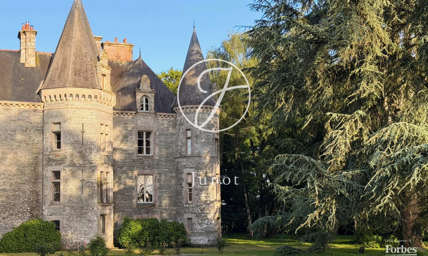 Elegant 16th Century Château With Guest House And Landscaped Parklands 4