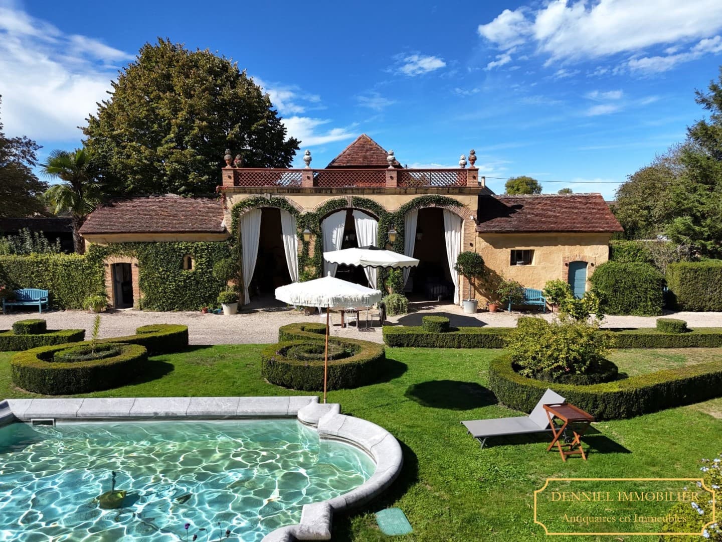 Elegant 18th Century Château with Exquisite Gardens 3