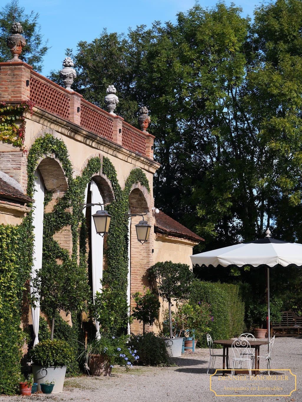 Elegant 18th Century Château with Exquisite Gardens 4