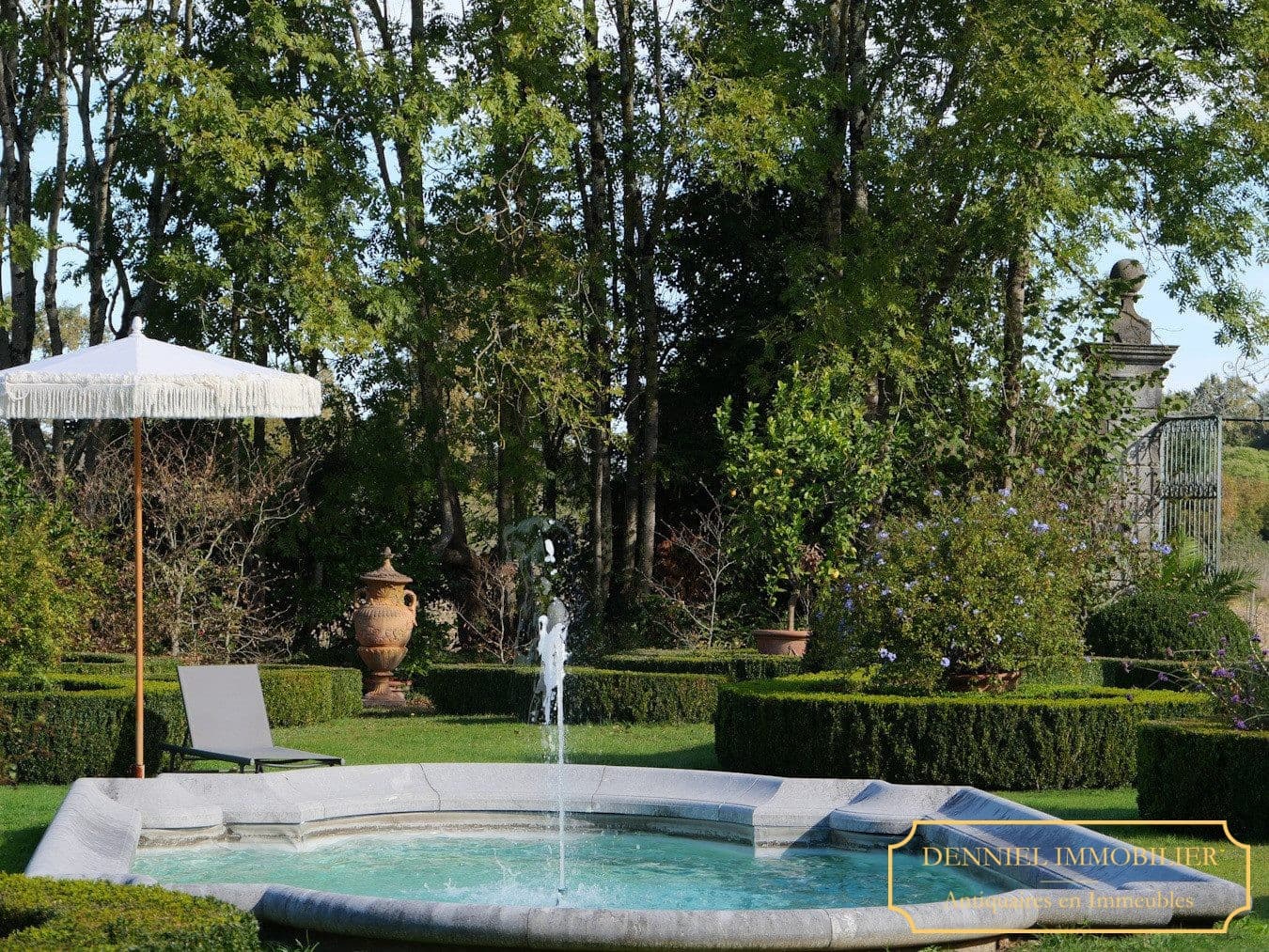 Elegant 18th Century Château with Exquisite Gardens 5