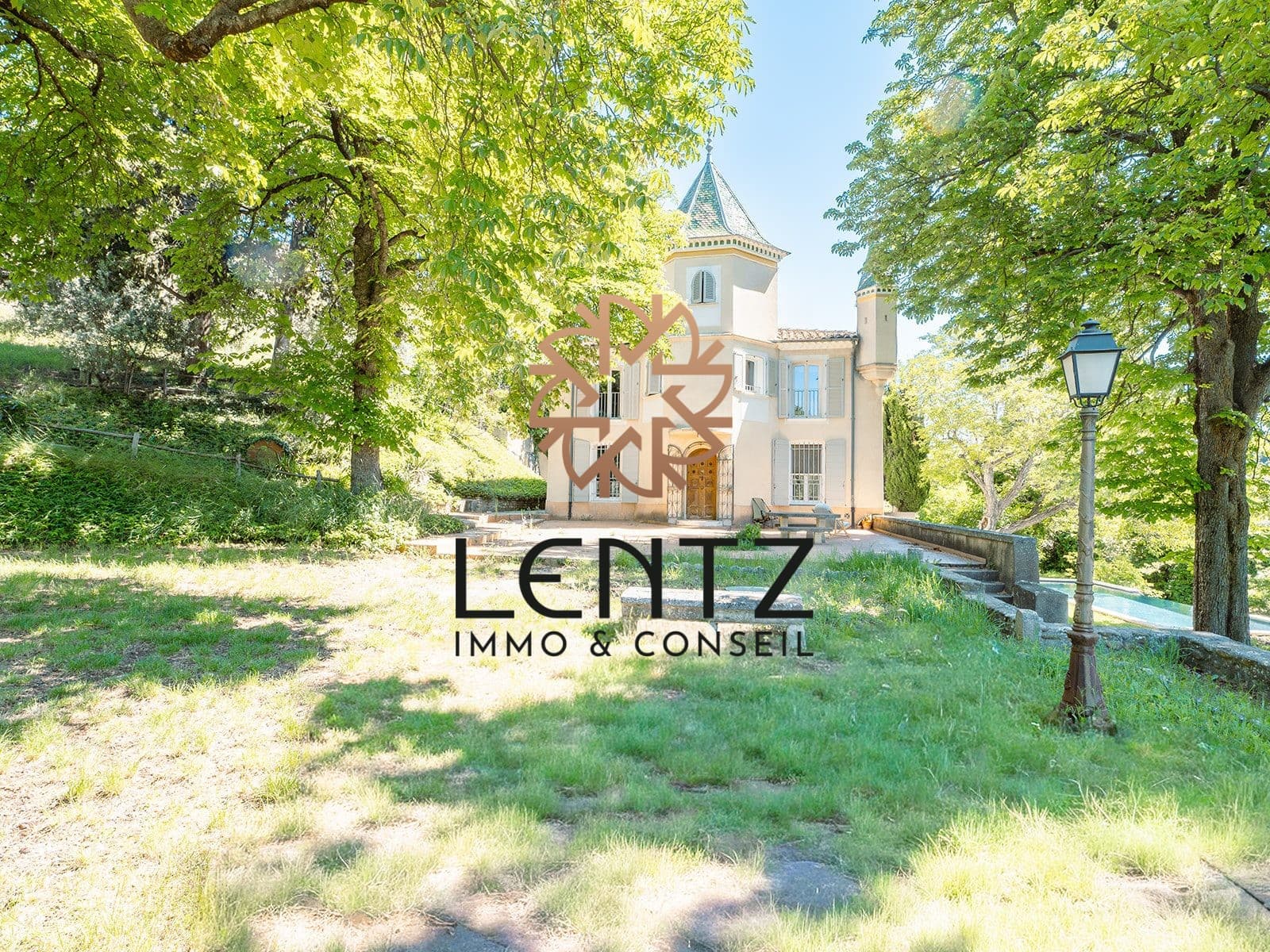 Charming Castle with Swimming Pool and Terrace — in Alpes-de-Haute-Provence, Provence