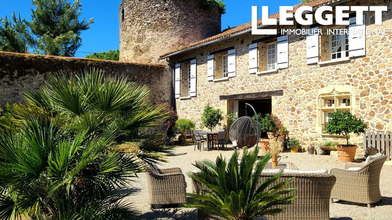 Unique Character Property with Gîte Potential in a Lush Green Setting 4