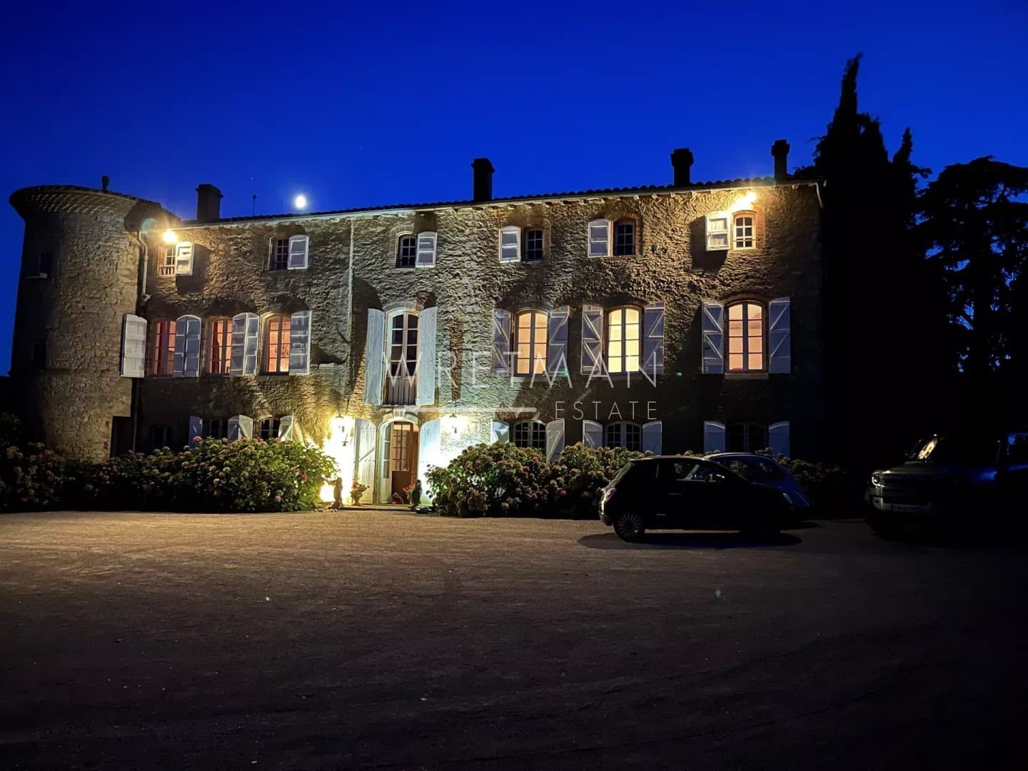 Historic 15th Century Château With 12 Bedrooms And 7 Hectares Of Parkland 2