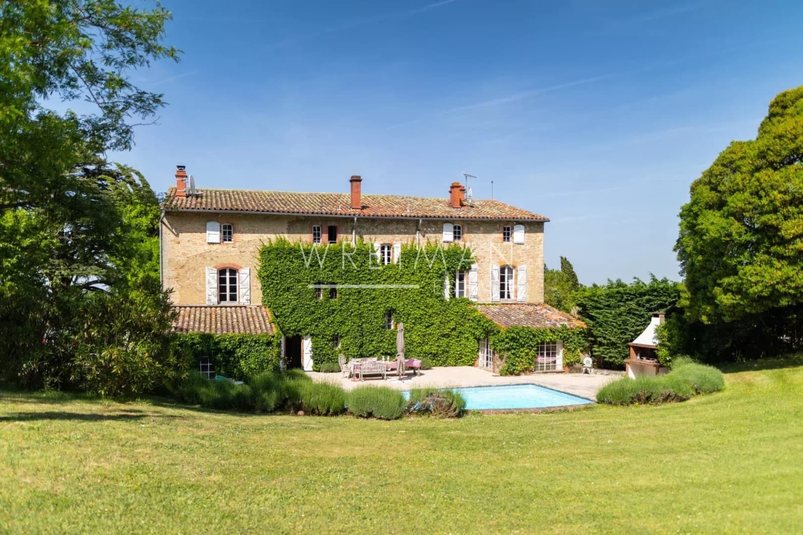Historic 15th Century Château With 12 Bedrooms And 7 Hectares Of Parkland 3