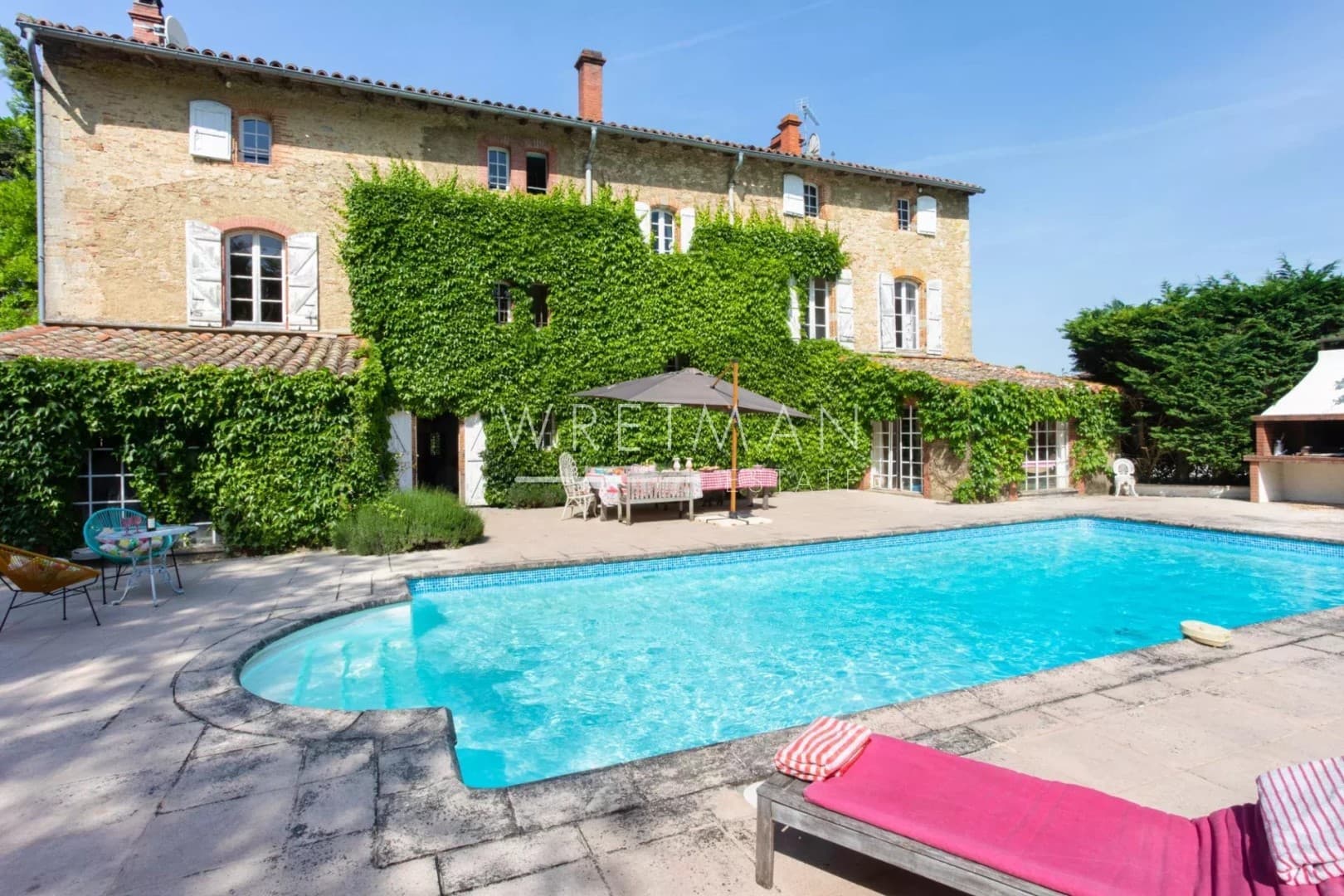 Historic 15th Century Château With 12 Bedrooms And 7 Hectares Of Parkland 4