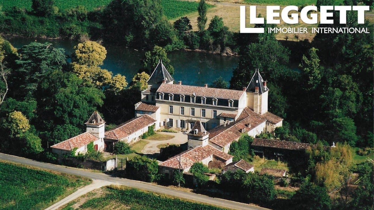 Eighteenth Century Château With River View And Outbuildings 4