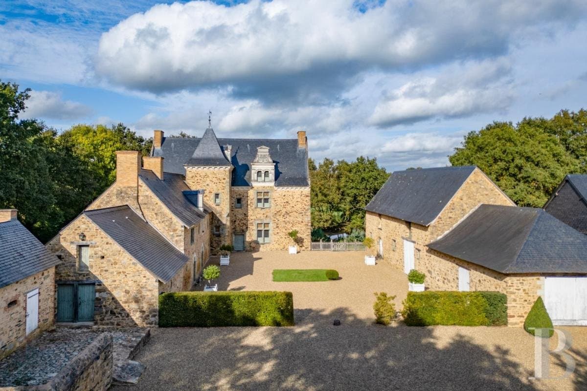 Historic Manor With Moat, Outhouses And 20 Hectares Of Grounds 2