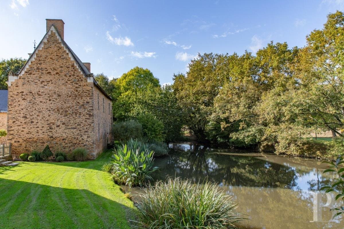 Historic Manor With Moat, Outhouses And 20 Hectares Of Grounds 5
