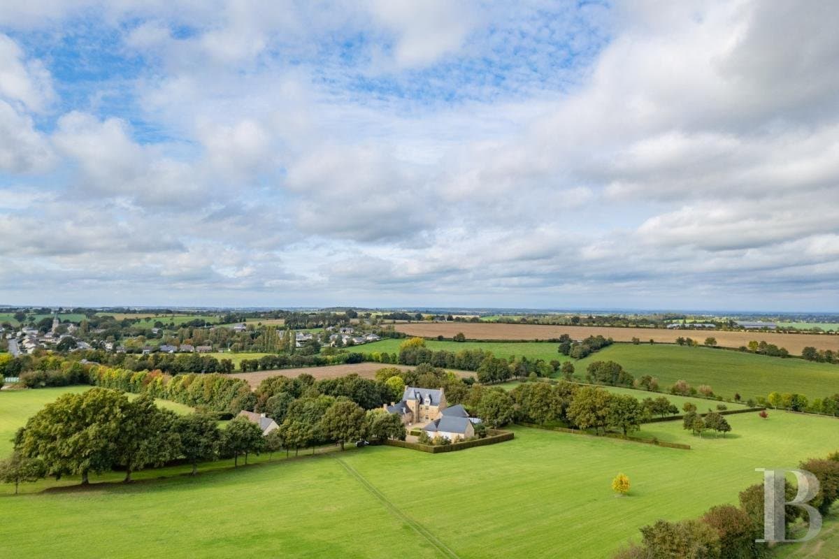 Historic Manor With Moat, Outhouses And 20 Hectares Of Grounds 4