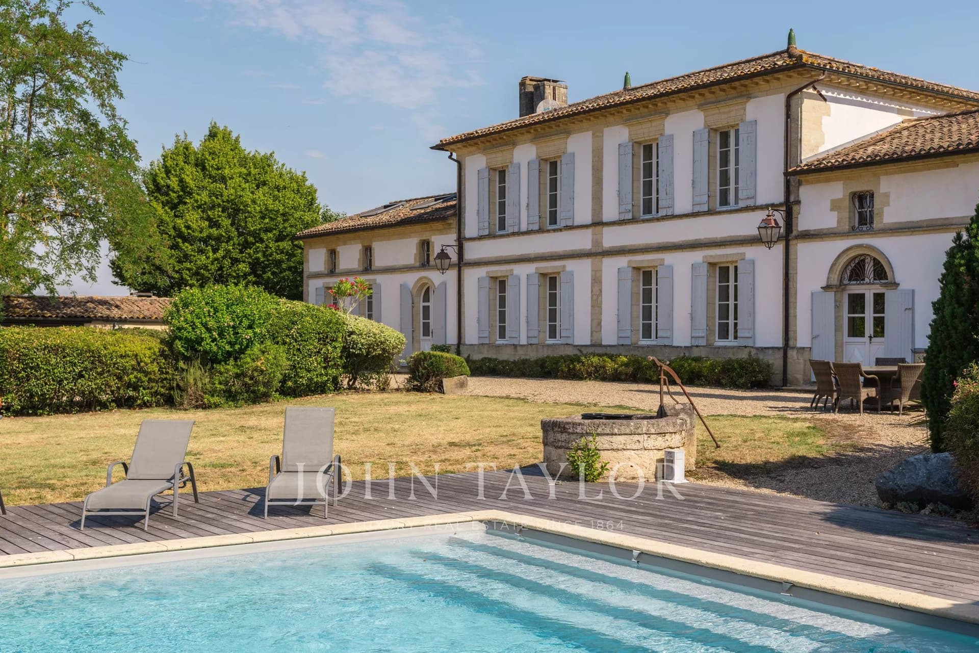 17th Century Chartreuse With 6 Hectares Park Near Bordeaux 2