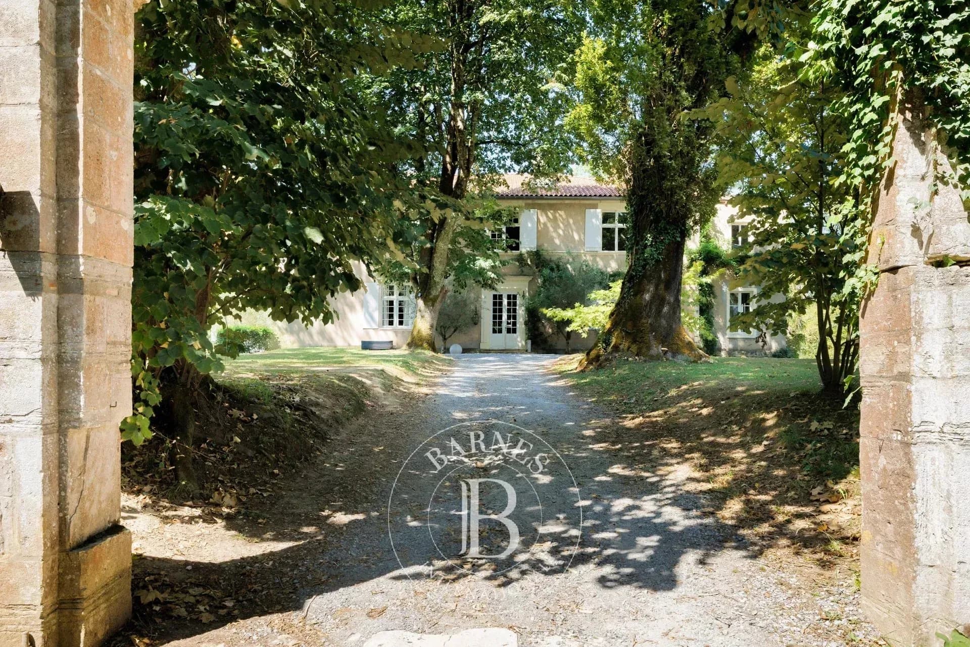 Exceptional 19th Century Château With Guest House And Swimming Pool 2