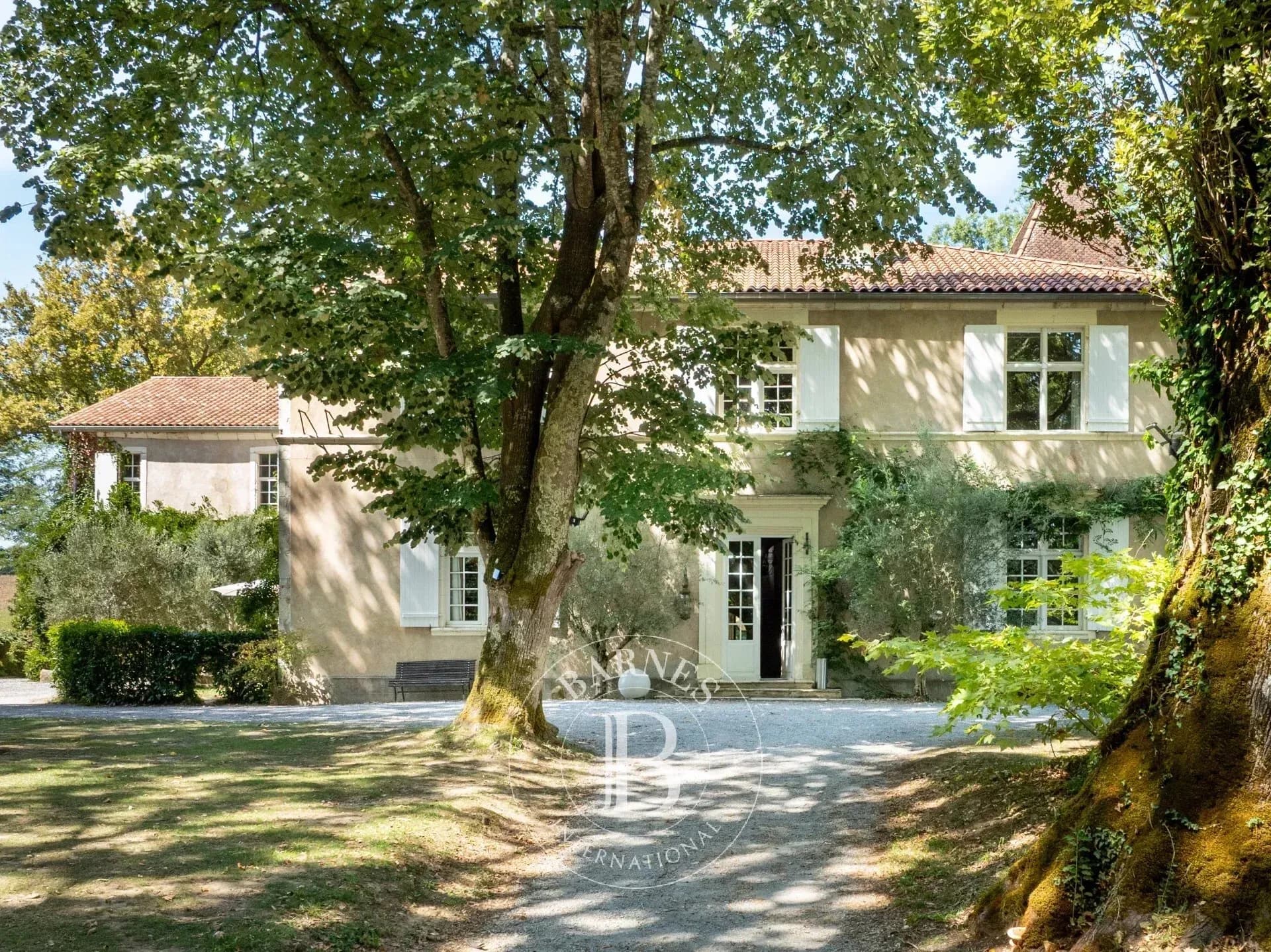 Exceptional 19th Century Château With Guest House And Swimming Pool 4