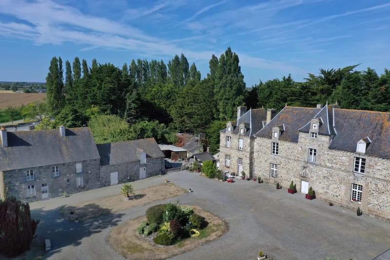 Exceptional 17th Century Château With Development Potential Near The Emerald Coast 5
