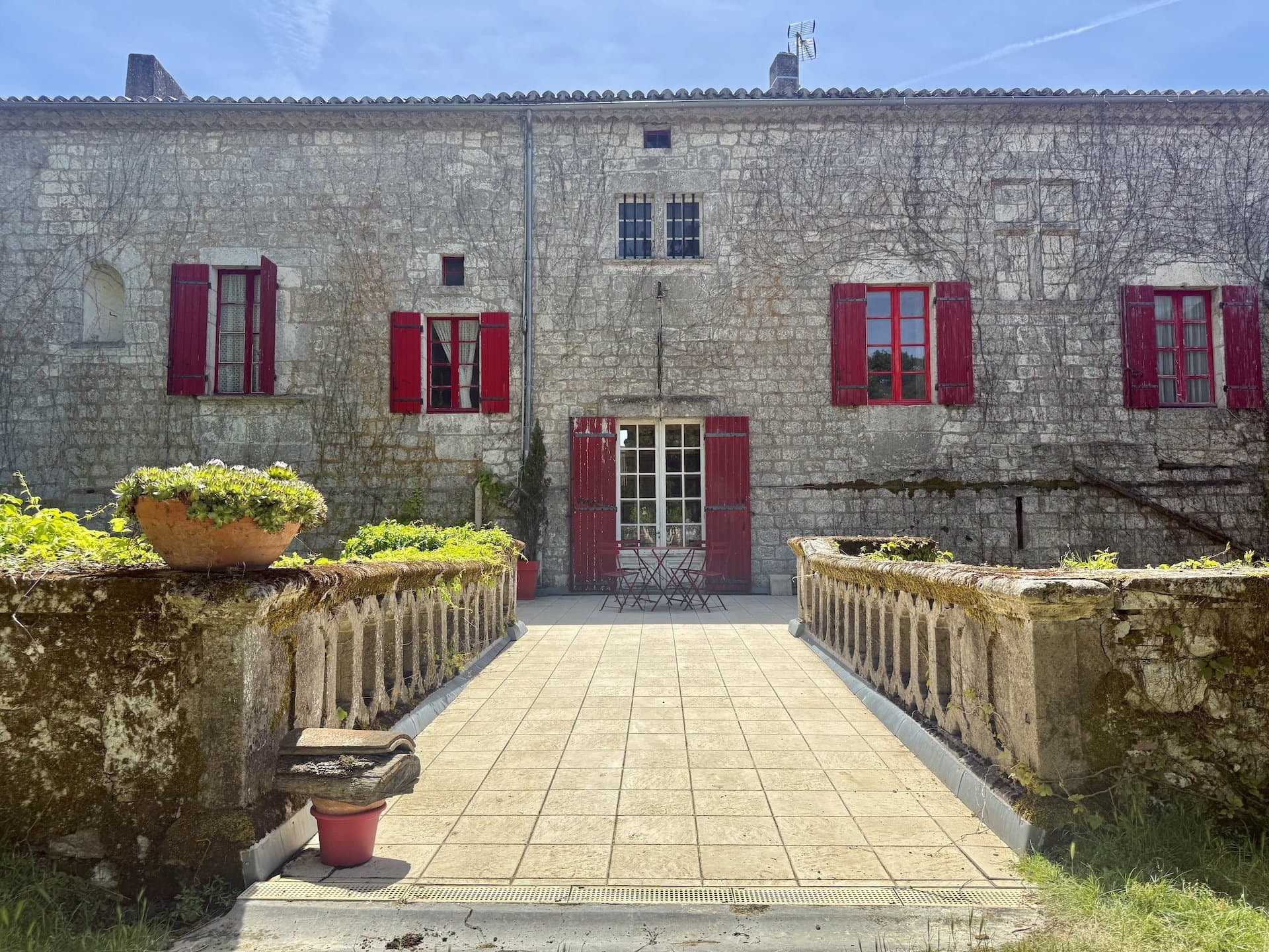 Historic Château With Chapel, Orangery And Expansive Grounds 2