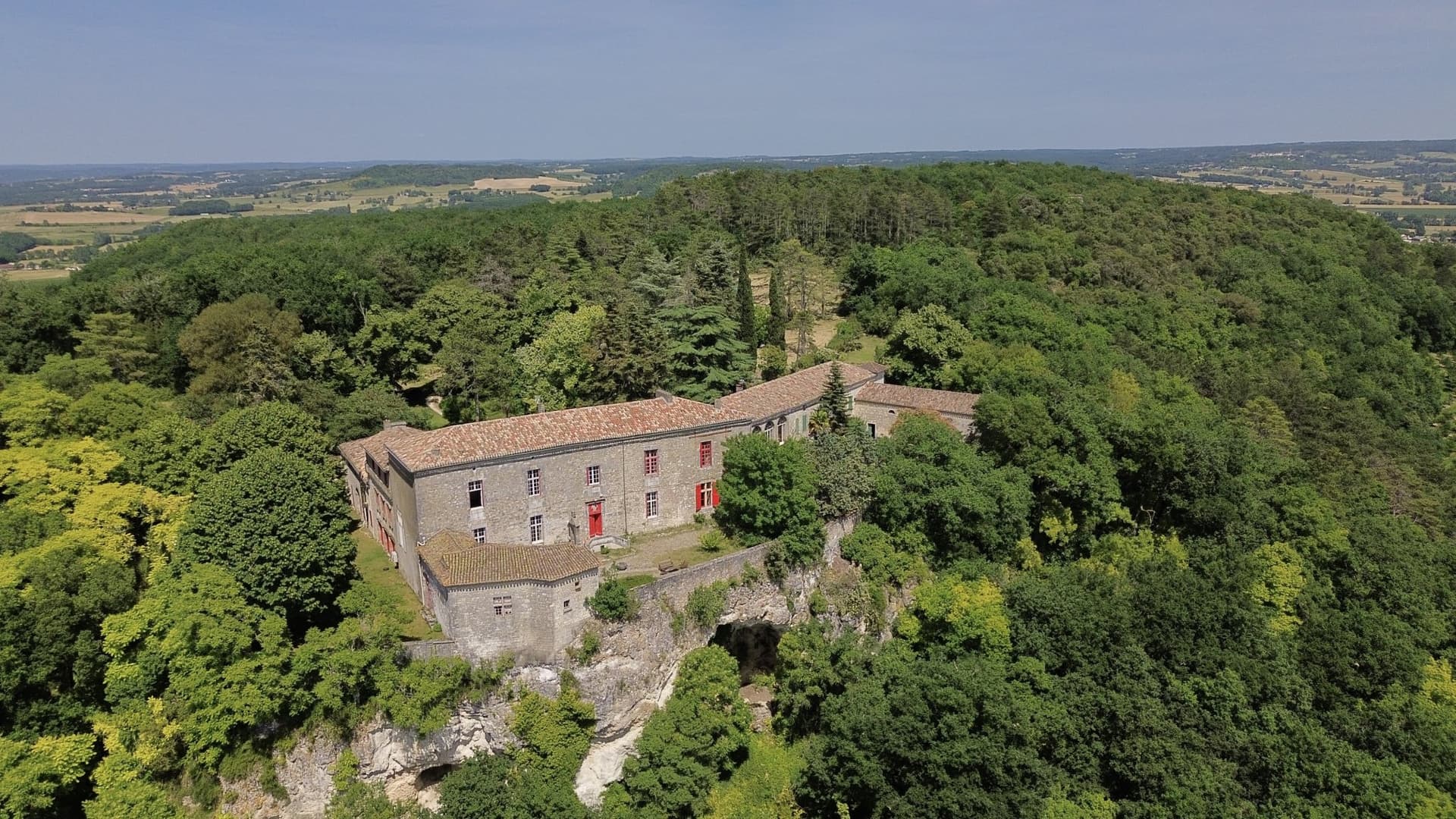 Historic Château With Chapel, Orangery And Expansive Grounds 3