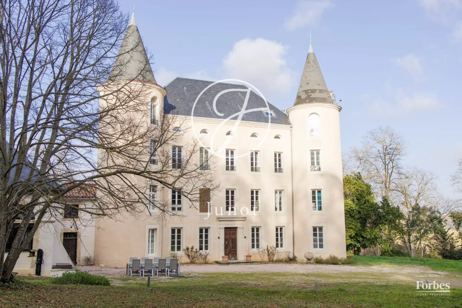 Elegant 19th Century Castle With Gîtes And Scenic Views — in France