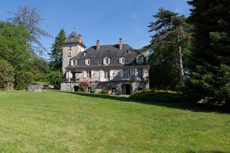 Exceptional Château with Panoramic Views and Heated Pool in a Secluded Park — Château for sale in Limousin, France