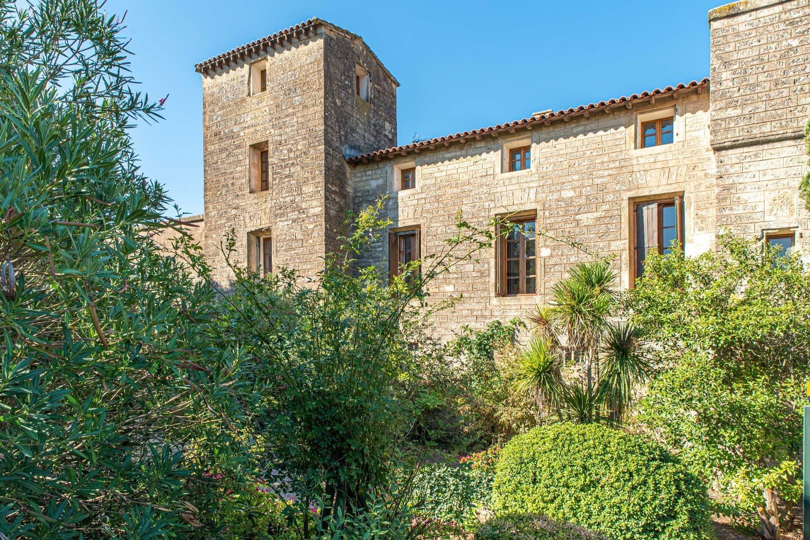 Historic Fortified Residence With Garden And Watchtower Near Montpellier 2