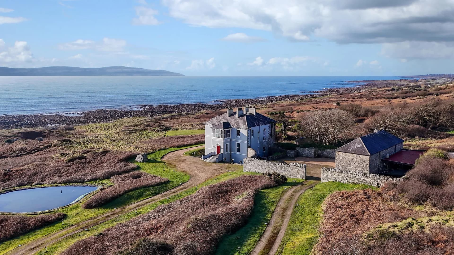 Elegant 19th Century Coastal Estate With Panoramic Views 3