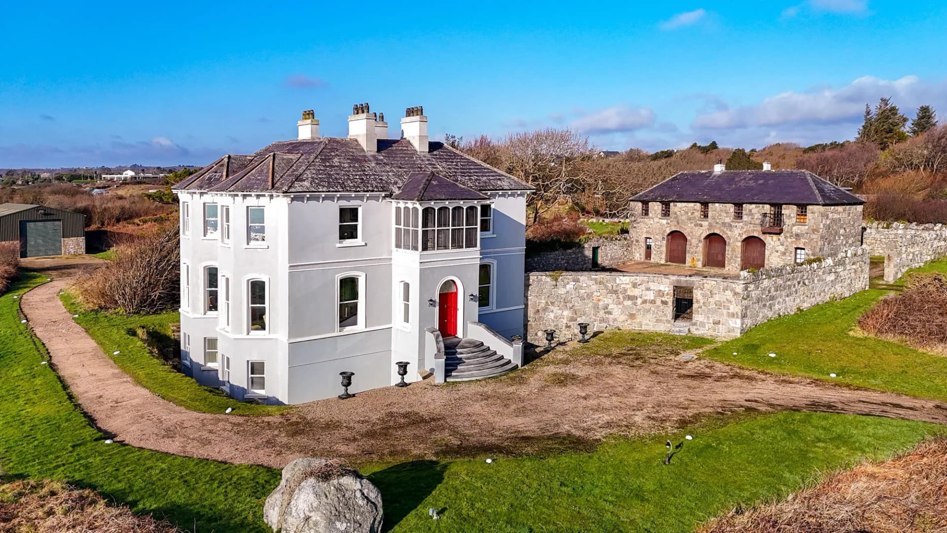 Elegant 19th Century Coastal Estate With Panoramic Views 4