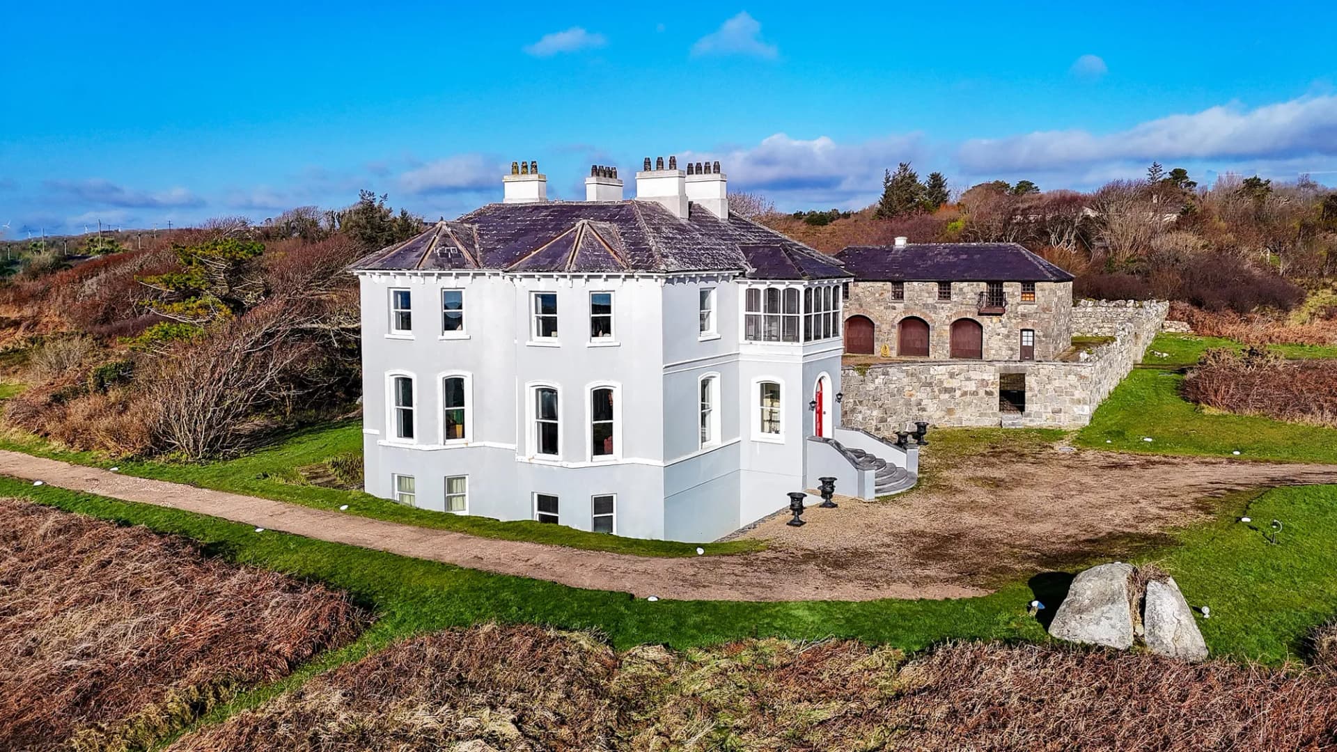 Elegant 19th Century Coastal Estate With Panoramic Views 5