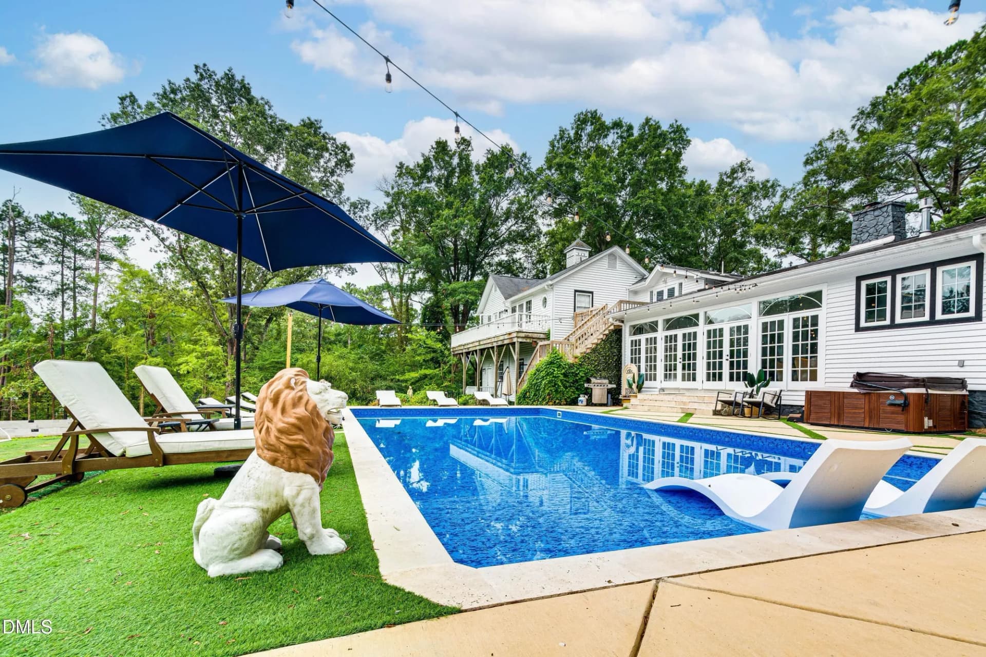 Expansive 5-Bedroom Single Family Residence With Pool And Hot Tub 3