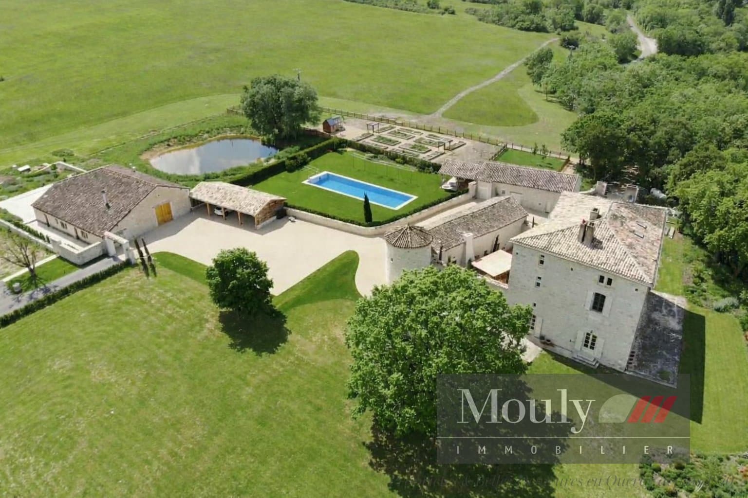 Historic 12th Century Castle With Gîte And Heated Swimming Pool 3