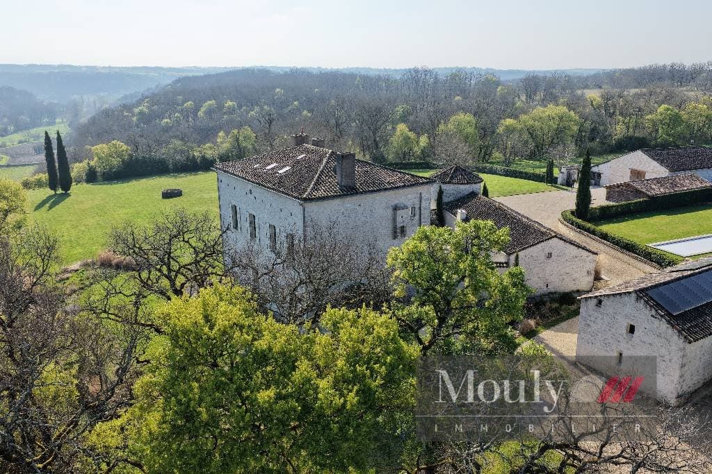 Historic 12th Century Castle With Gîte And Heated Swimming Pool 5