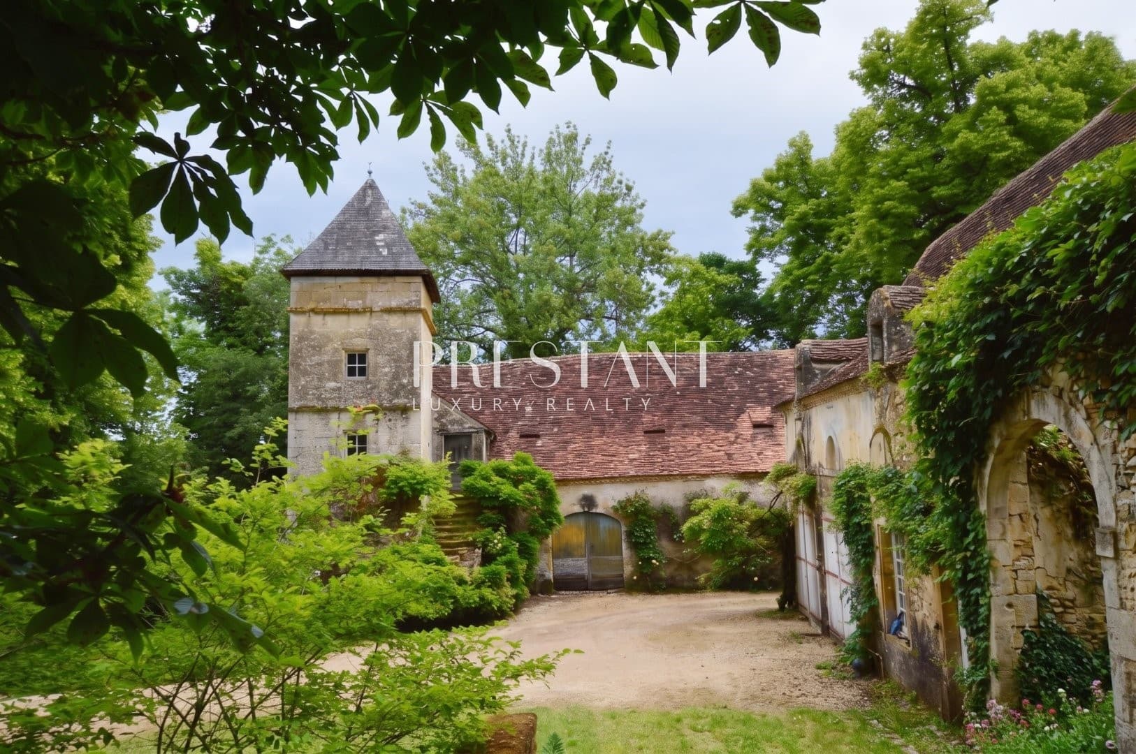 Historic Château with 450 Sqm Living Space and 64 Hectares of Grounds 3
