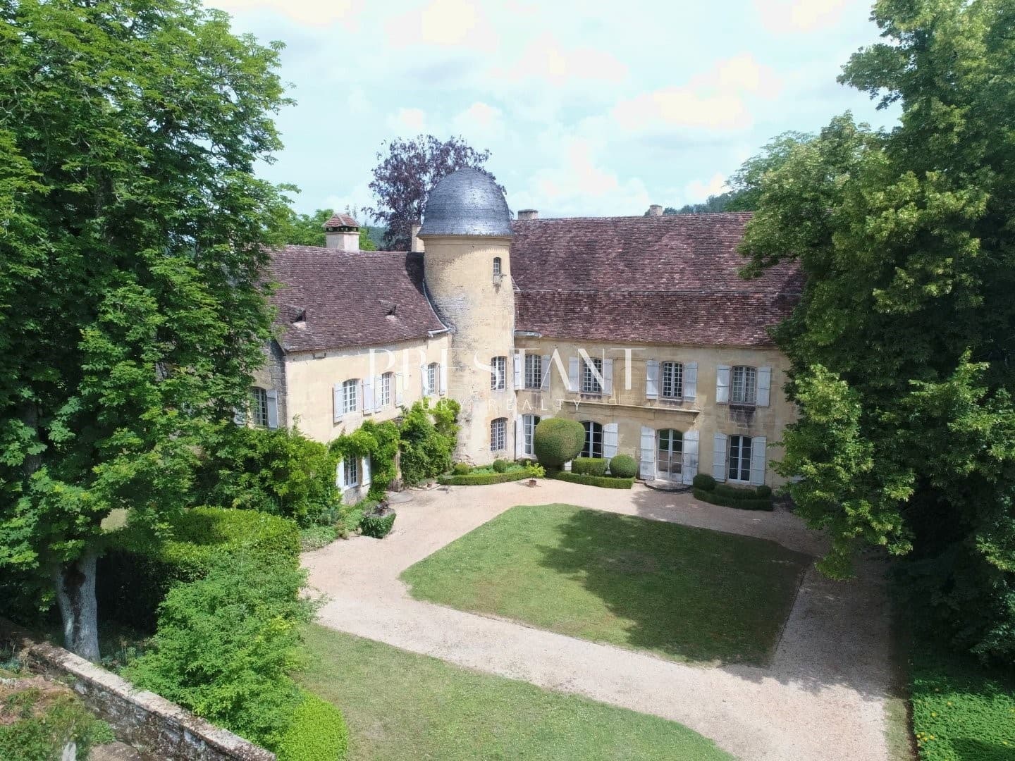 Historic Château with 450 Sqm Living Space and 64 Hectares of Grounds 4