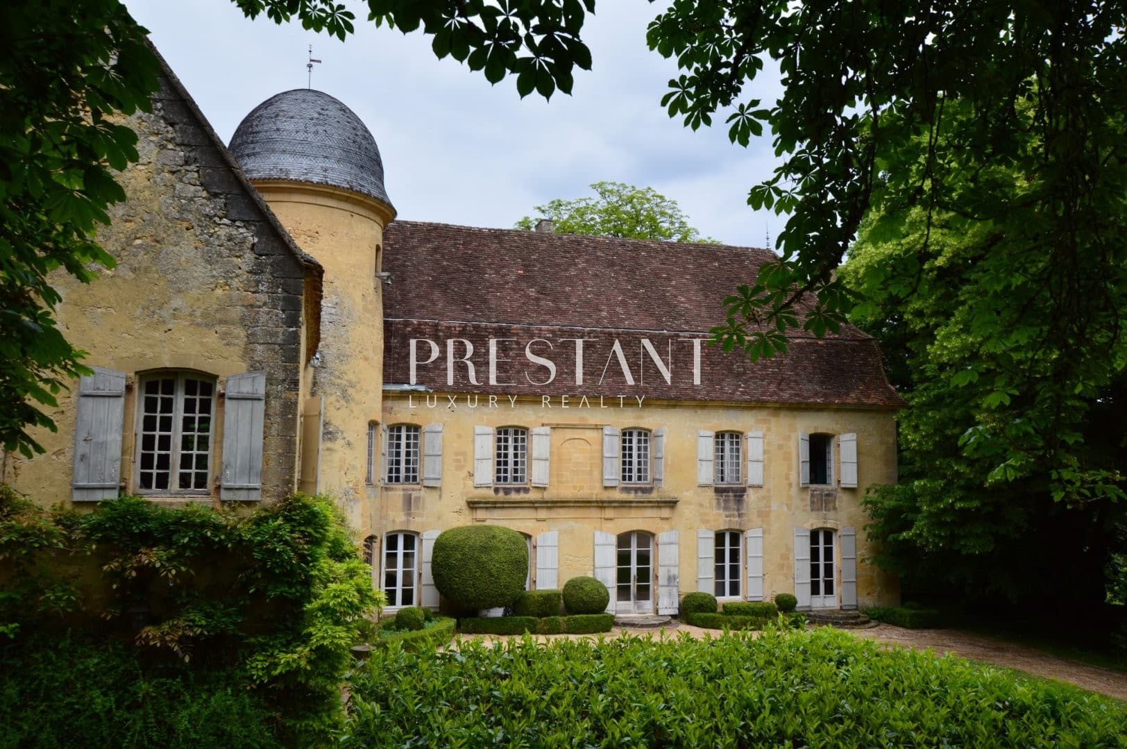 Historic Château with 450 Sqm Living Space and 64 Hectares of Grounds 3