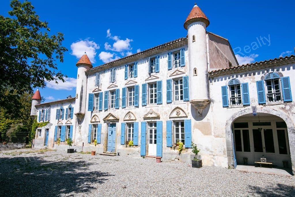 Secluded 18th Century Château With Guest House And Mountain Views — Château for sale in Aude, Occitanie