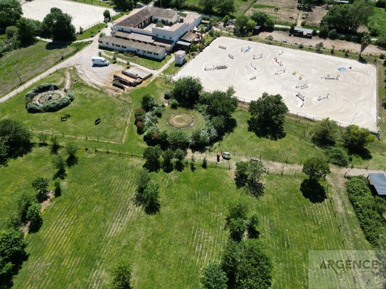 Stunning Equestrian Estate With Large Family Home And Extensive Facilities 2