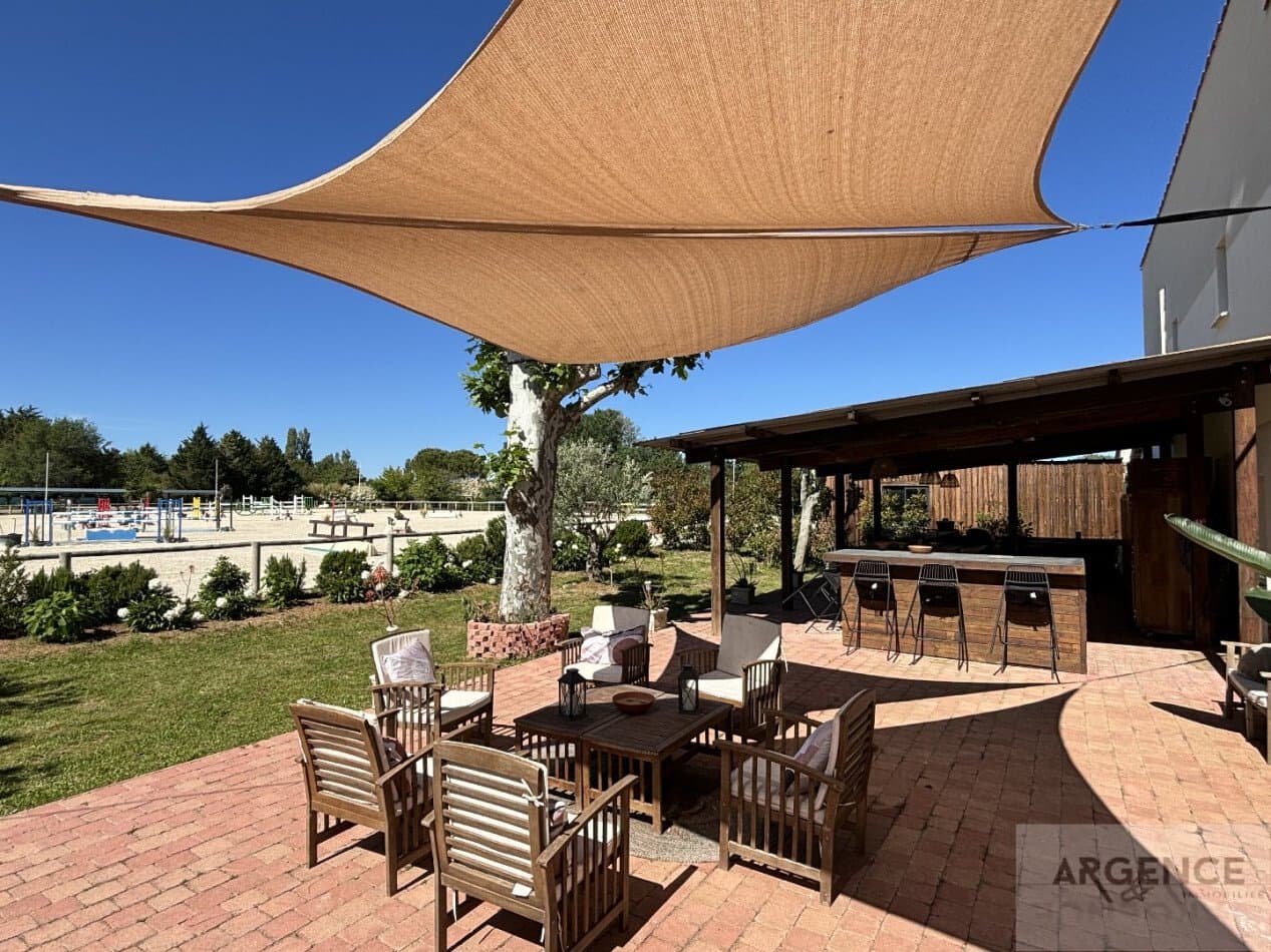 Stunning Equestrian Estate With Large Family Home And Extensive Facilities 4